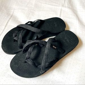 NWOT Teva Olowahu Flip Flops Black with Cushioned Sole Womens 6